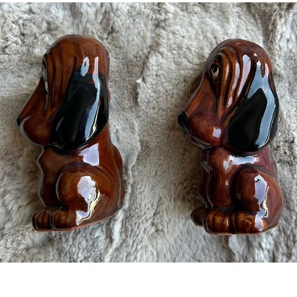 Enesco Imports Japan-Vintage Redware Bloodhounds Salt & Pepper Shakers - Picture 2 of 7